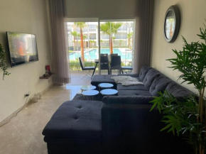 Appartement vue piscine bien équipé et bien ensoleillé